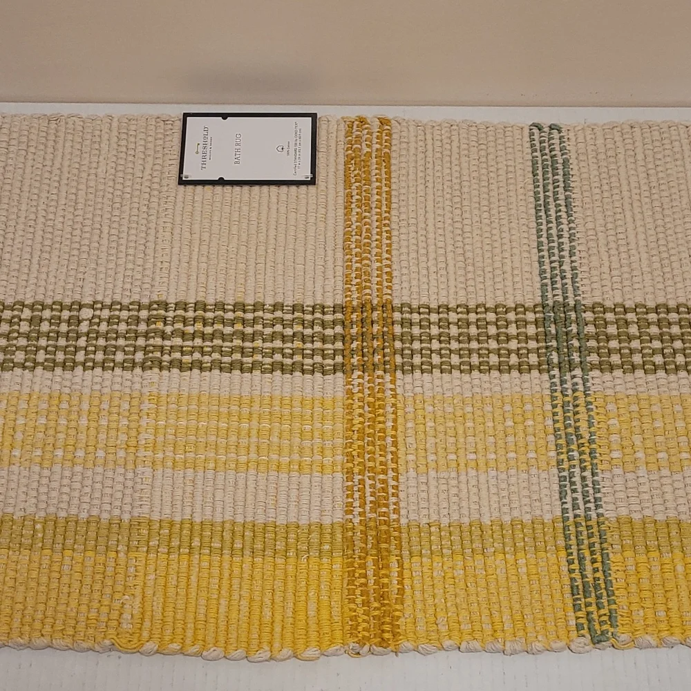 NWT Threshold Bath Rug